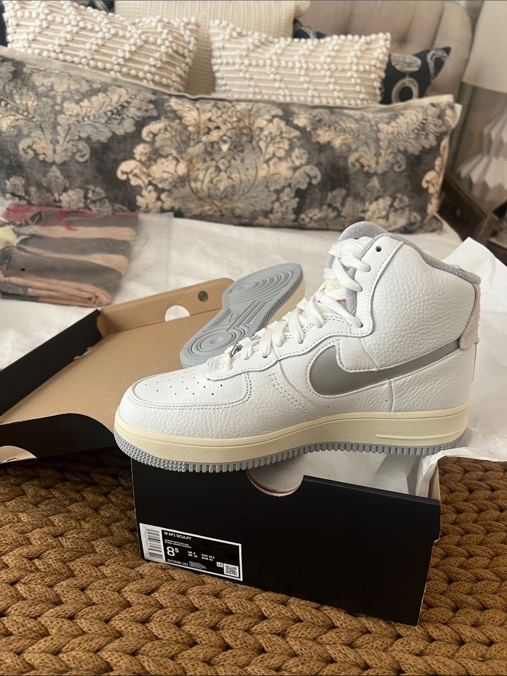 Nike women Air Force one White High-Top Sneakers with Gray Swoosh 8.5 NWT